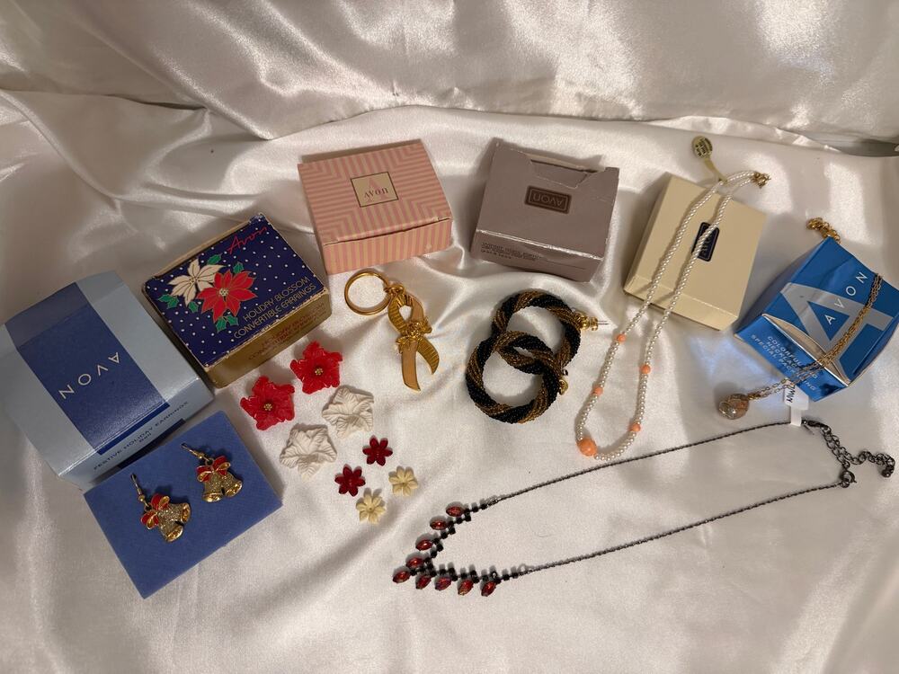 Vintage Avon Jewelry Lot 7 Pieces Boxes